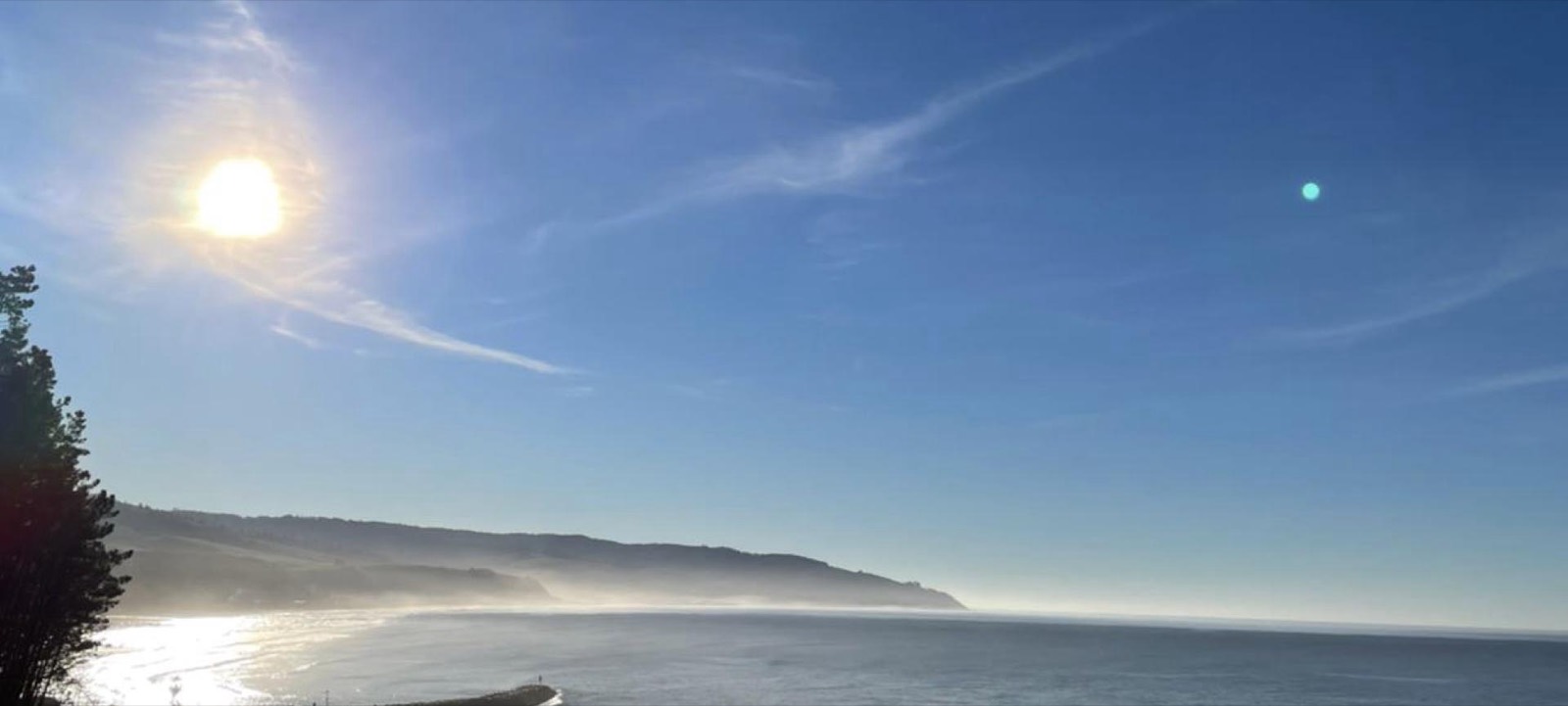 Bahía de Duao con el sol sobre el mar